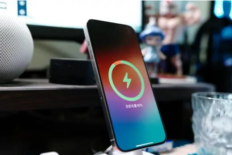 江安苹果15换屏服务分享用什么充电器给iPhone15充电更好 
